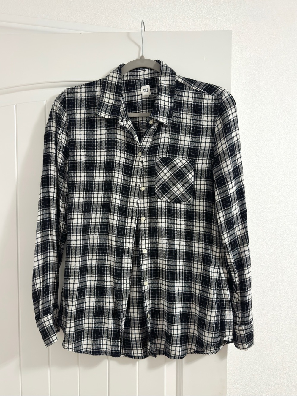GAP XS Women’s Black and White Plaid Flannel